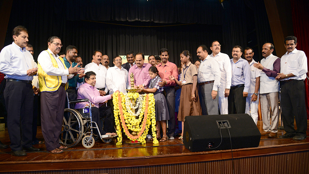 ವಿಕಲಚೇತನರ ಬಗ್ಗೆ ಅನುಕಂಪ ಬೇಡ, ಅವಕಾಶ ಕೊಡಿ:ಡಾ.ಎಂ.ಆರ್.ರವಿ